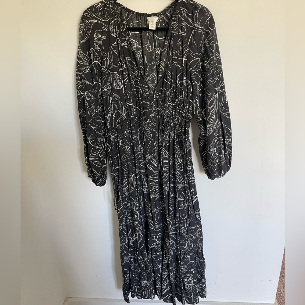 H&M Black and White Long Sleeve Dress